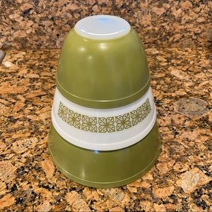 Pyrex Verde Floral Nesting Bowls